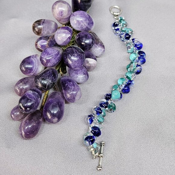 Gently Used Blue & Turquoise Bracelet Teardrop Glass Silver Tone Toggle Clasp - Picture 1 of 6